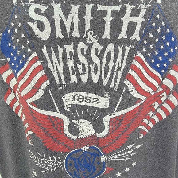Smith & Wesson Men's Graphic T-Shirt Eagle American Flag Size XL Gray Patriotic - Picture 4 of 6